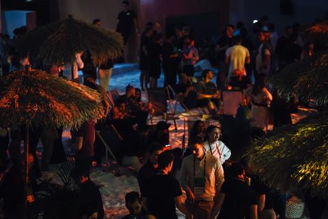 Suomen kuumimmat pikkujoulubileet – Show & Dinner on the Beach 12.12.2025!